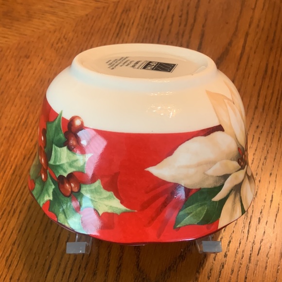 BEAUTIFUL Holiday/Christmas Bowl NWOT - Porcelain China Gorgeously Designed - Picture 5 of 15